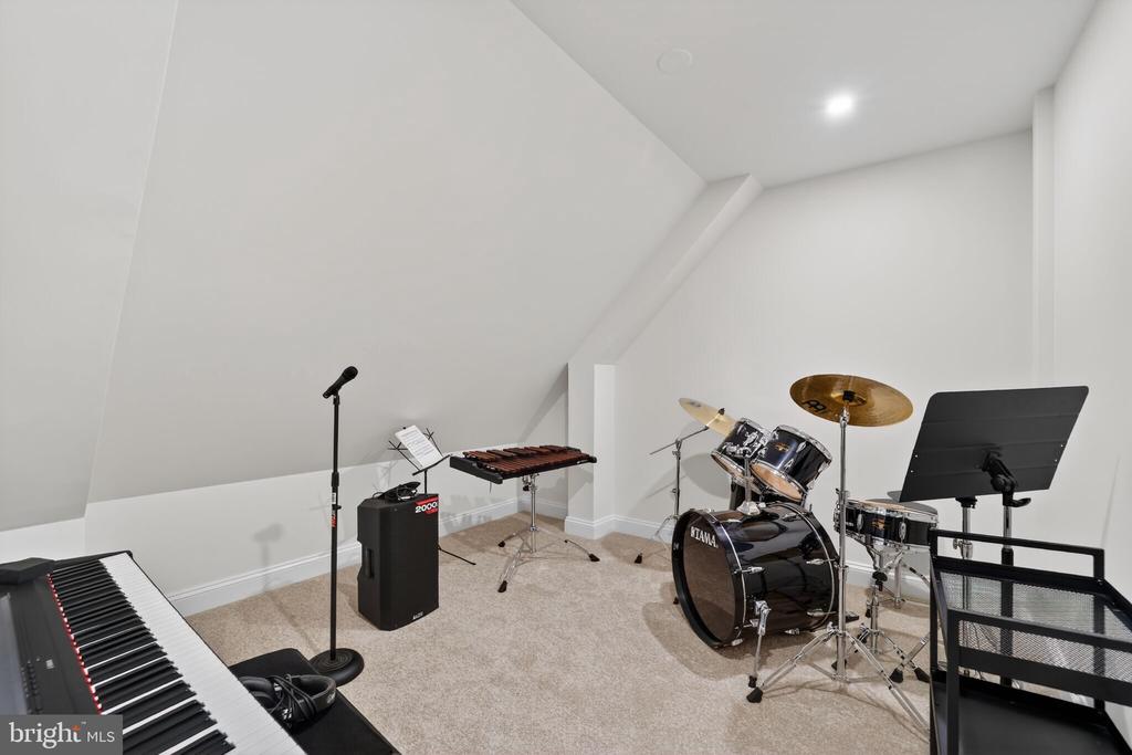 5115 CAPE COD COURT
