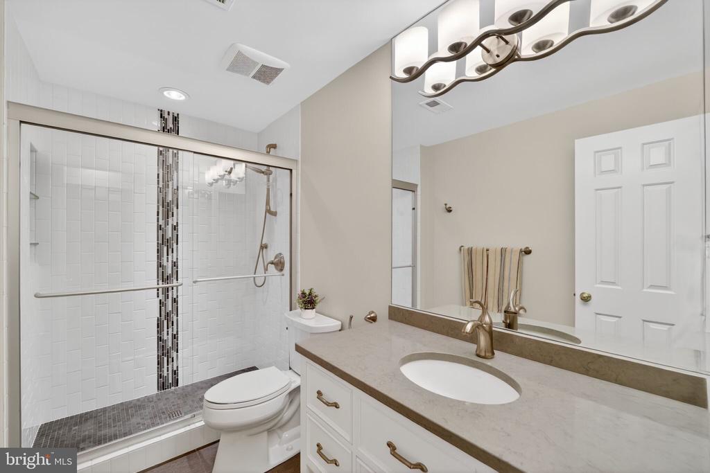 5115 CAPE COD COURT