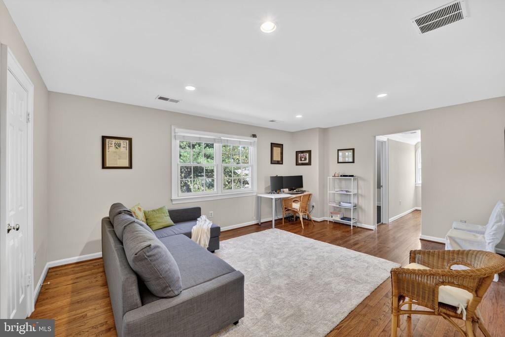 5115 CAPE COD COURT