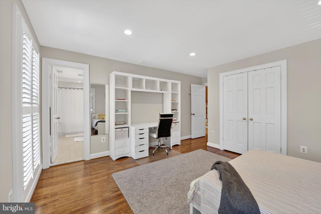 5115 CAPE COD COURT