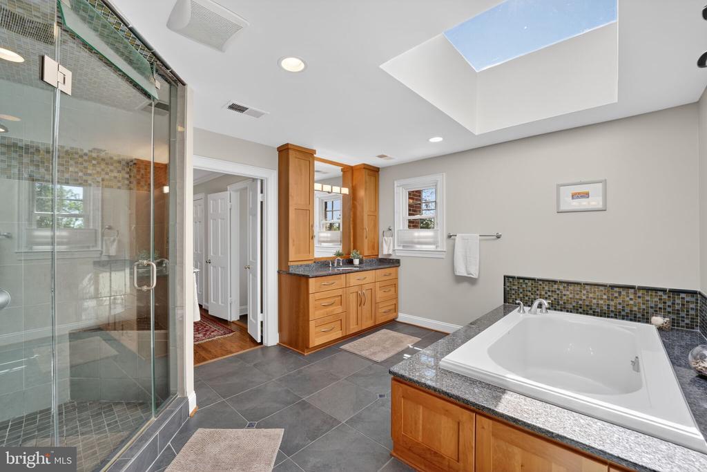 5115 CAPE COD COURT