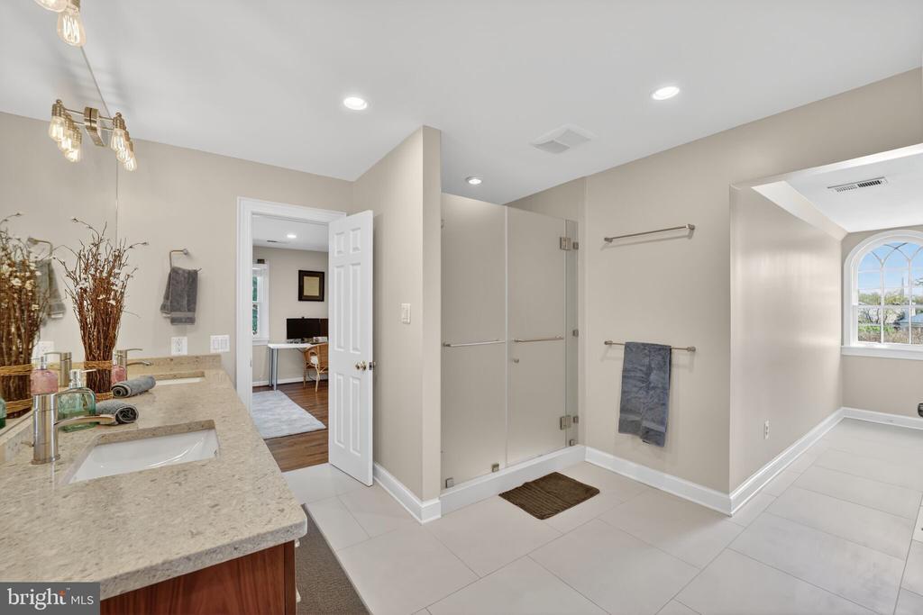5115 CAPE COD COURT