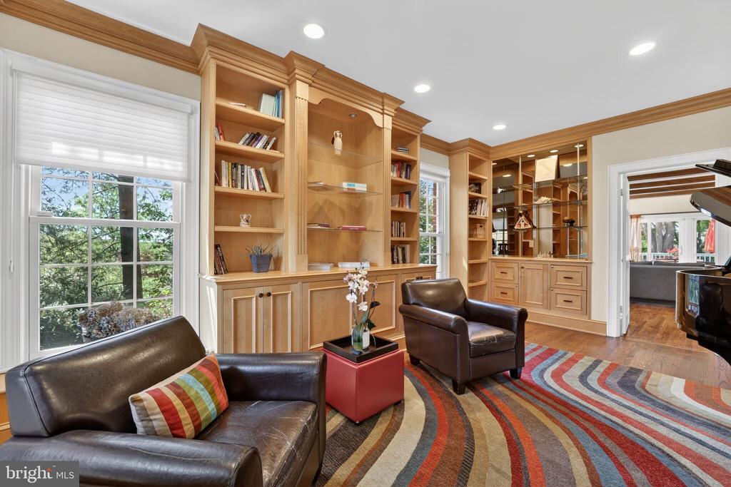 5115 CAPE COD COURT