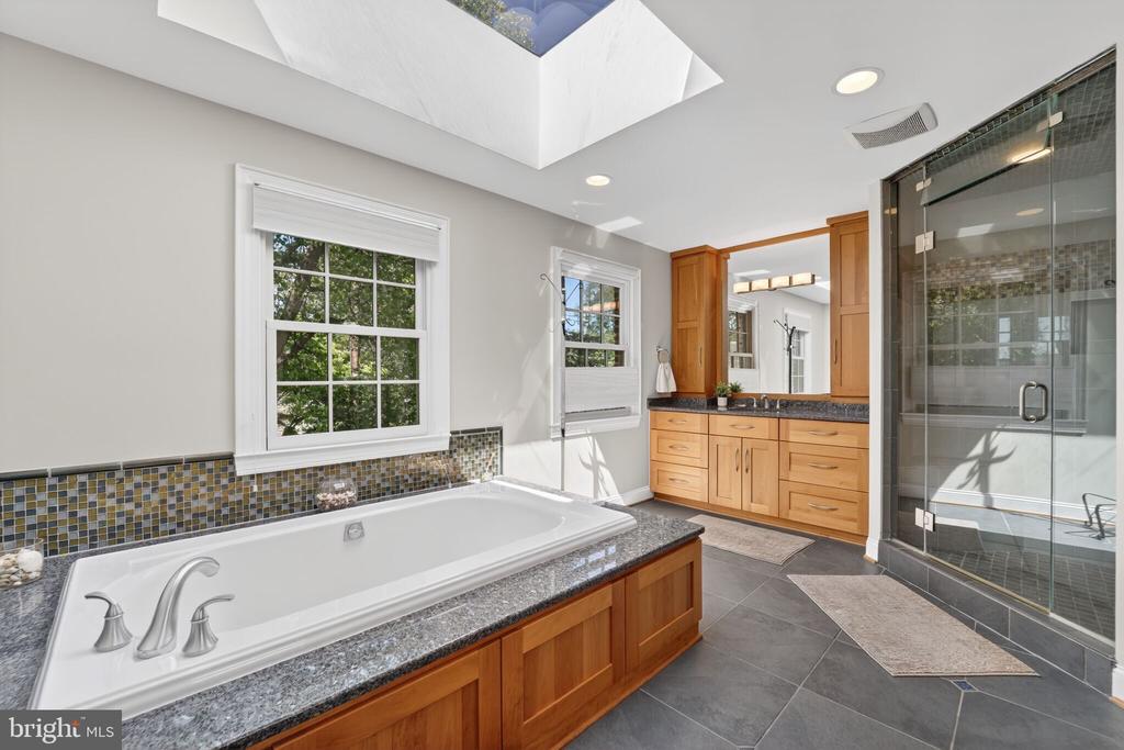 5115 CAPE COD COURT