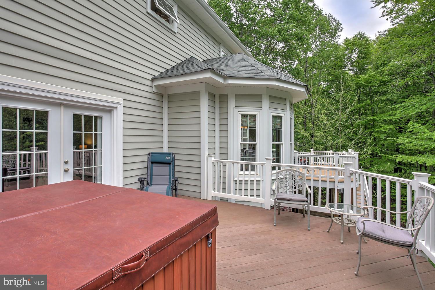 2272 Oakridge Ct