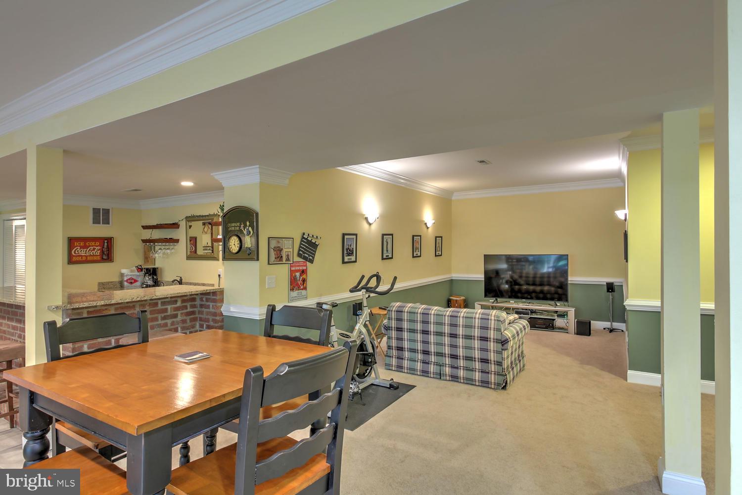 2272 Oakridge Ct