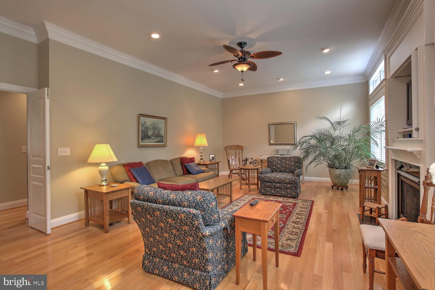 2272 Oakridge Ct