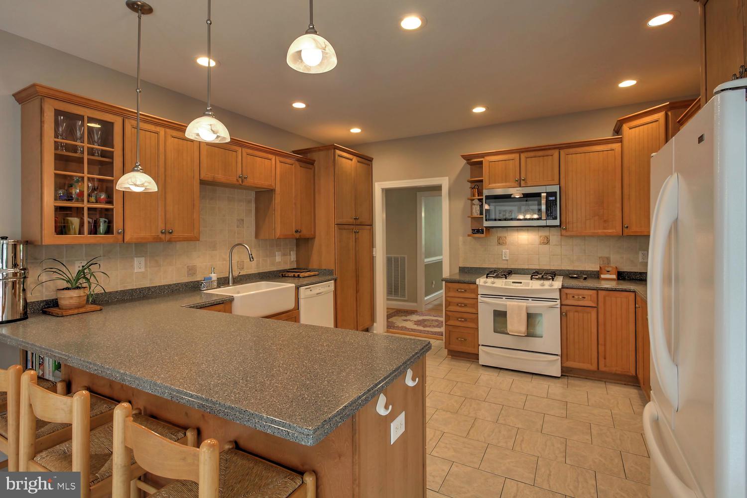 2272 Oakridge Ct