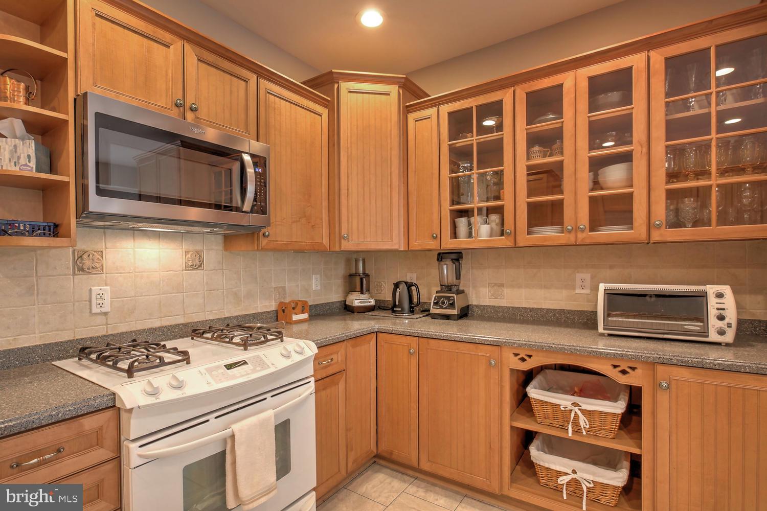 2272 Oakridge Ct