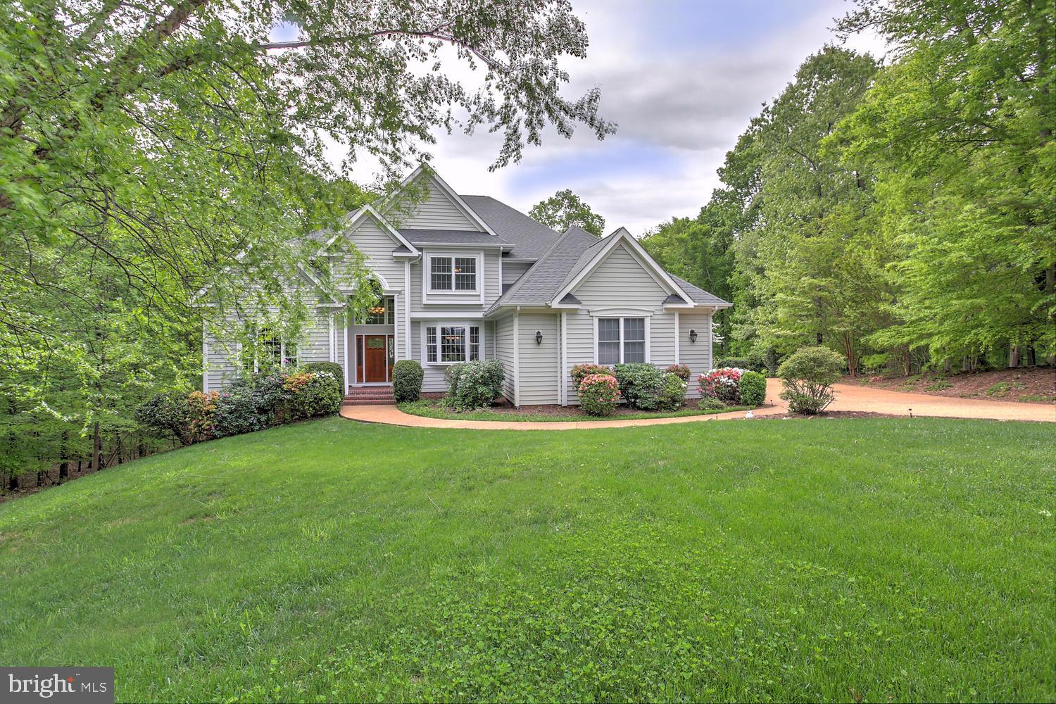 2272 Oakridge Ct