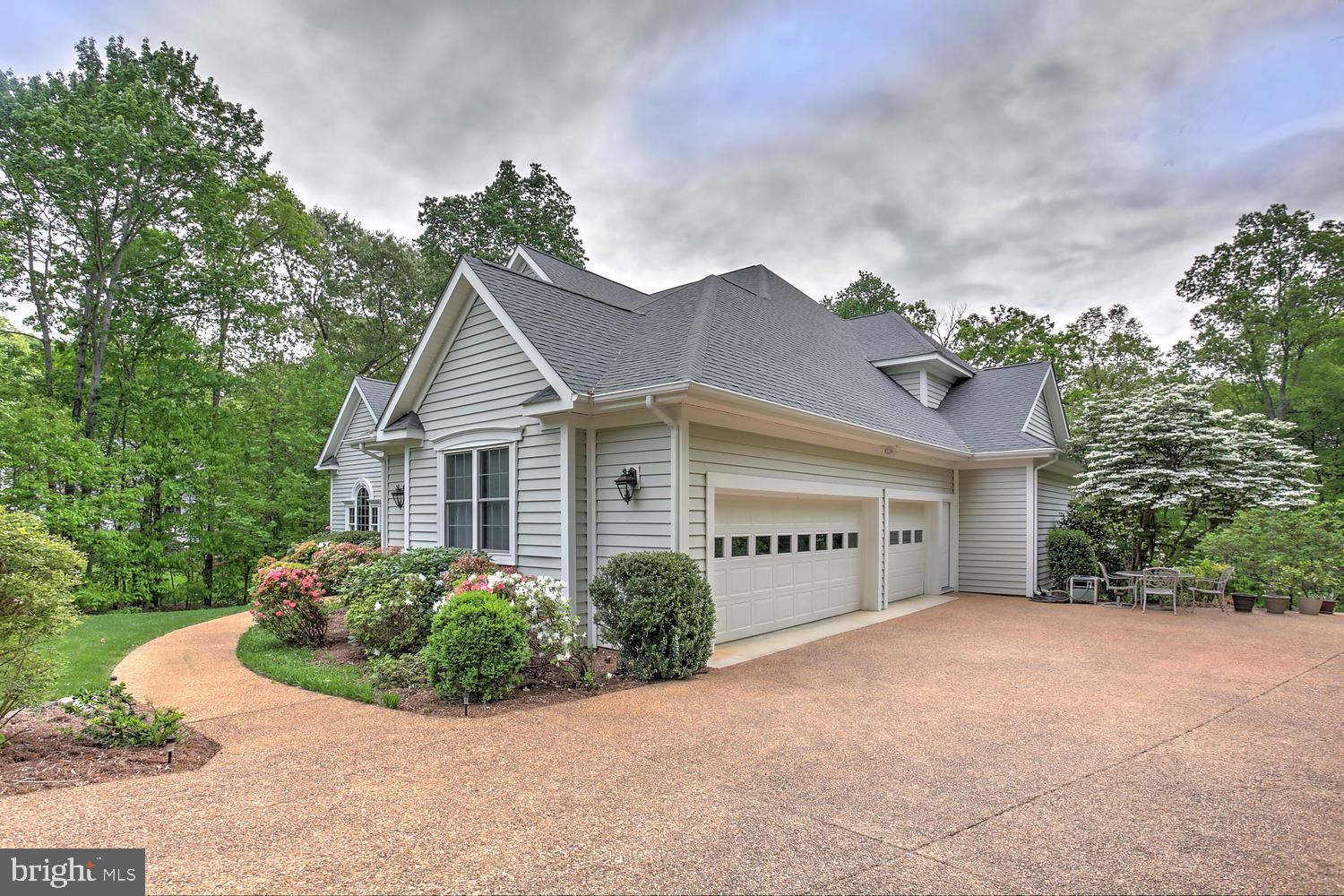 2272 Oakridge Ct