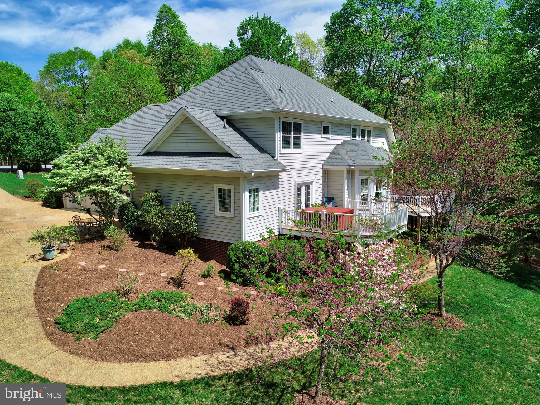 2272 Oakridge Ct
