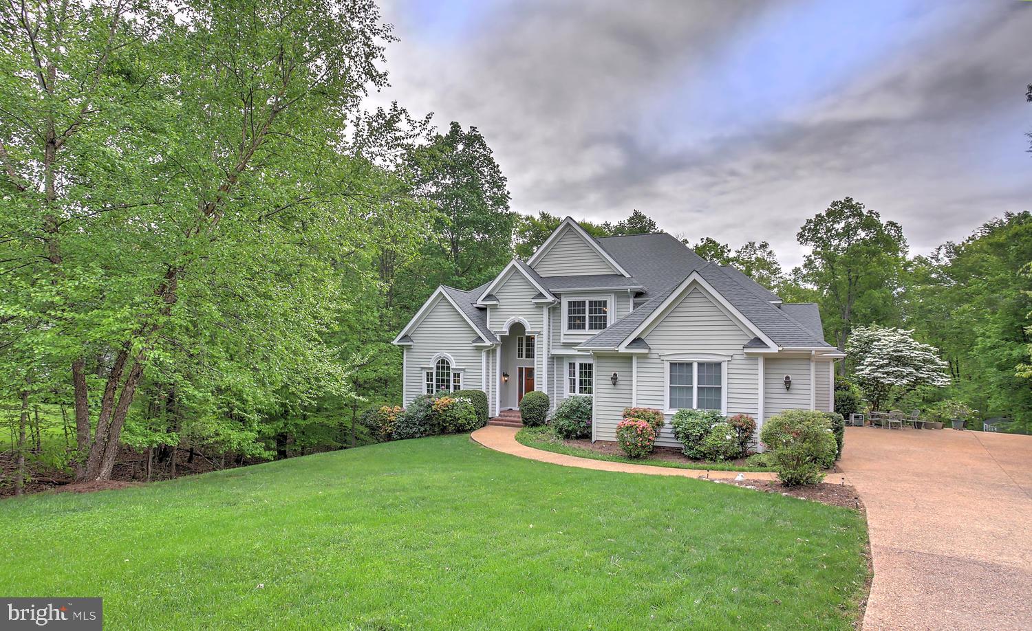 2272 Oakridge Ct