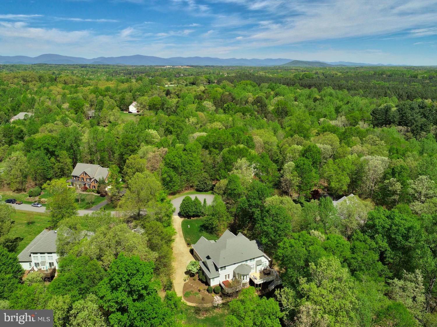 2272 Oakridge Ct