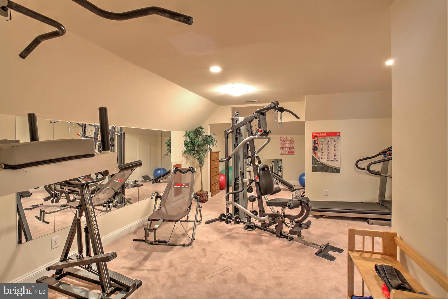 2272 Oakridge Ct