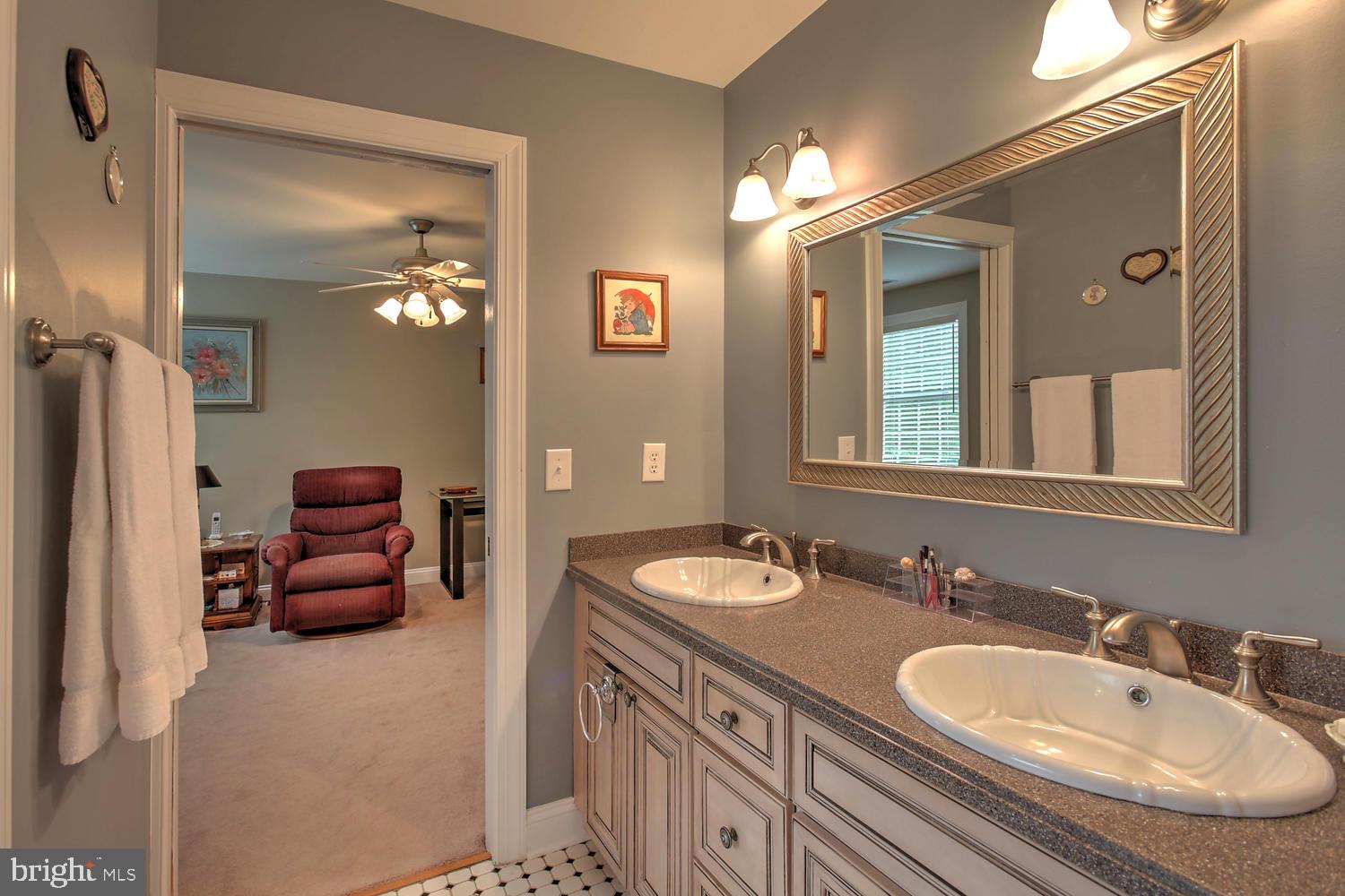 2272 Oakridge Ct