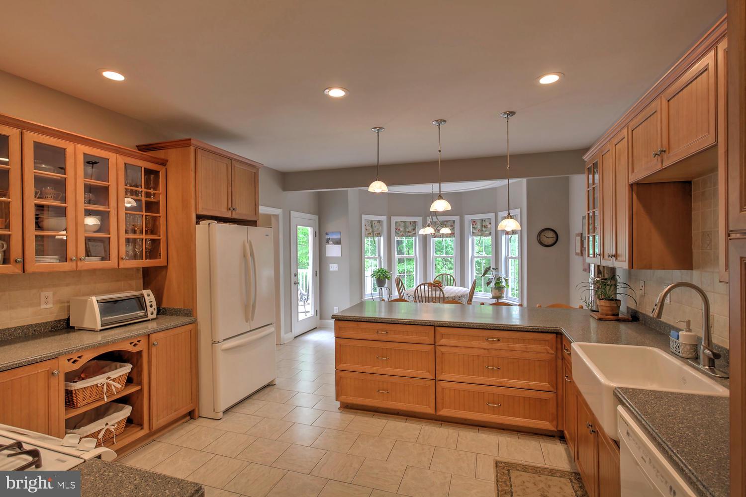 2272 Oakridge Ct