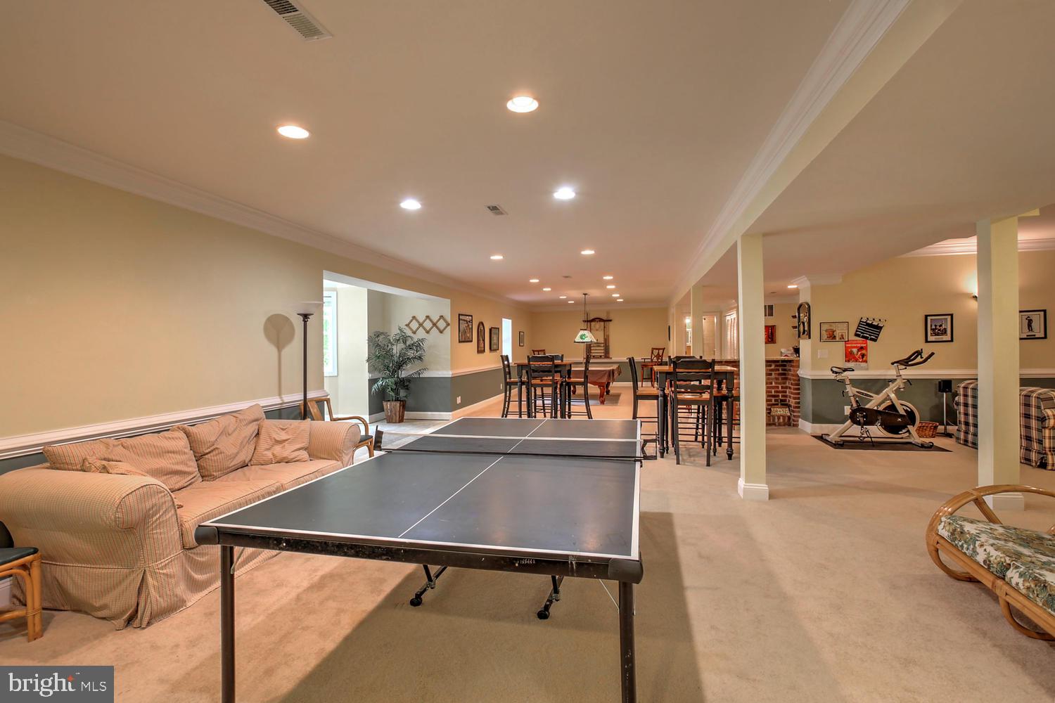 2272 Oakridge Ct