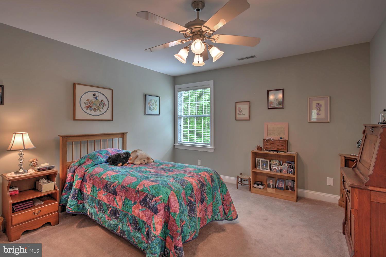2272 Oakridge Ct