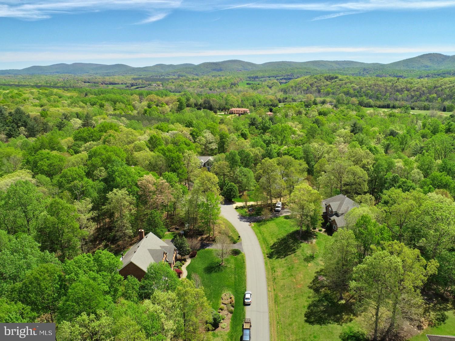 2272 Oakridge Ct