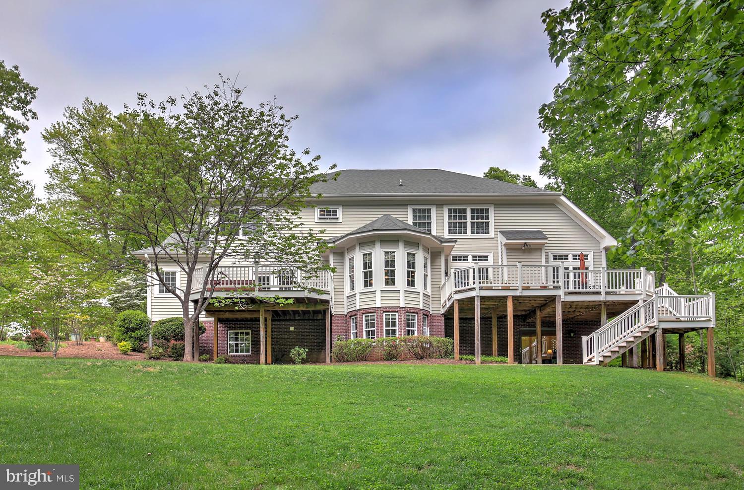 2272 Oakridge Ct