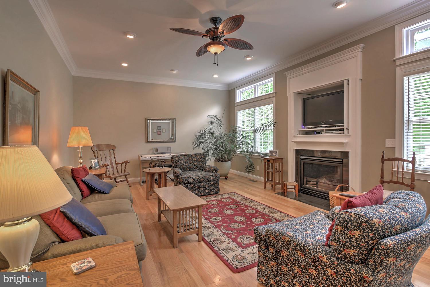 2272 Oakridge Ct