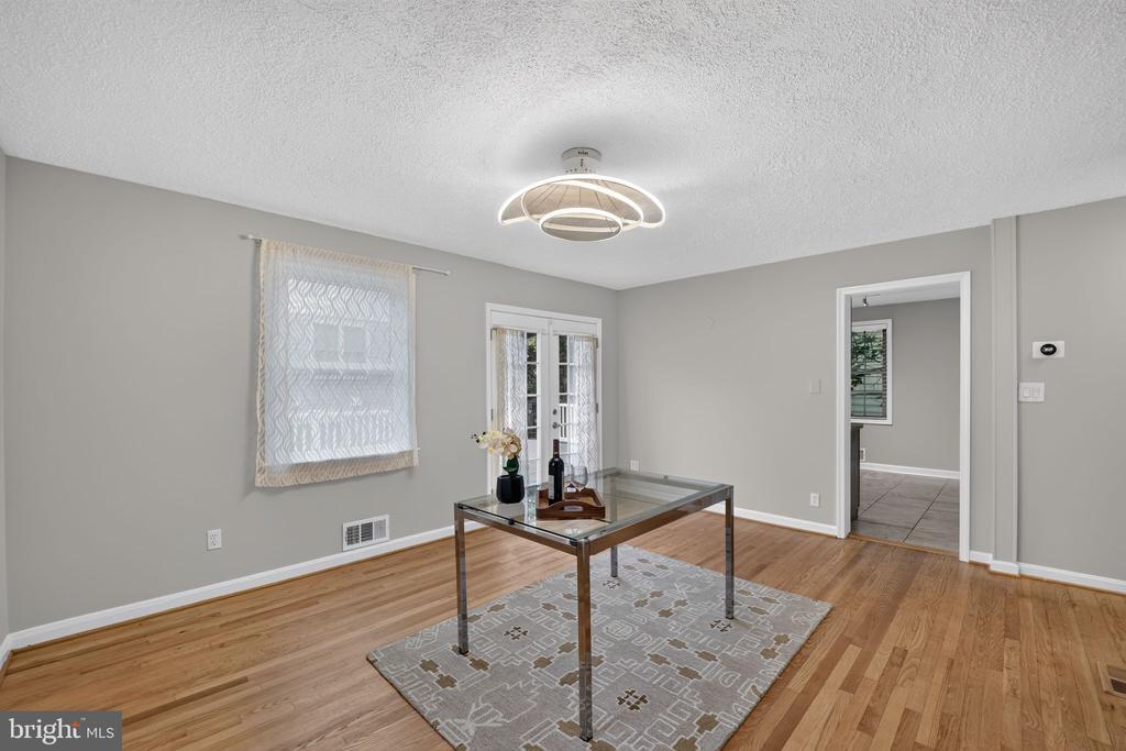 2637 N GREENBRIER STREET