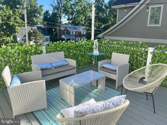 2637 N GREENBRIER STREET