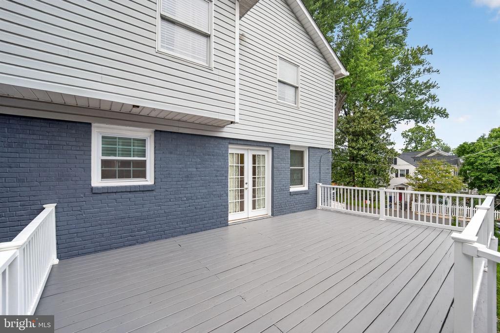 2637 N GREENBRIER STREET