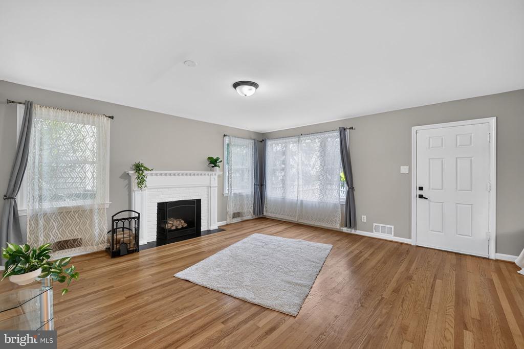 2637 N GREENBRIER STREET