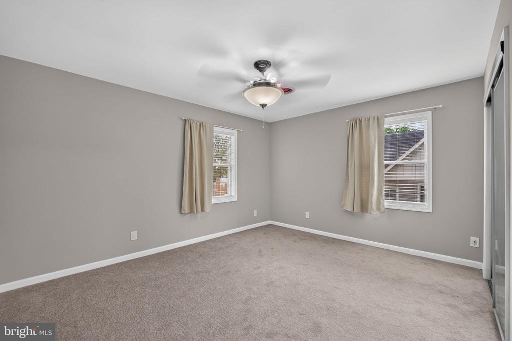 2637 N GREENBRIER STREET