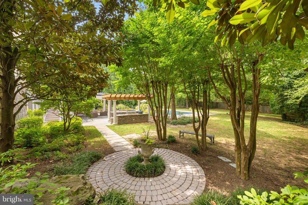 930 DOUGLASS DRIVE