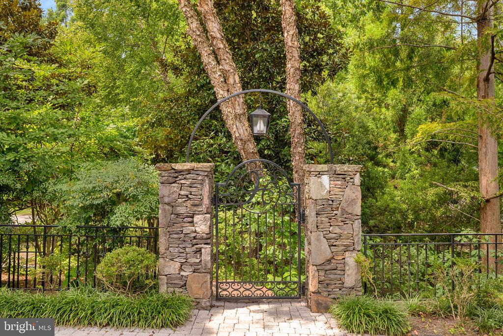 930 DOUGLASS DRIVE