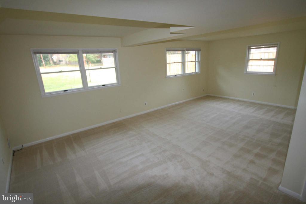 1103 ROBERTA COURT