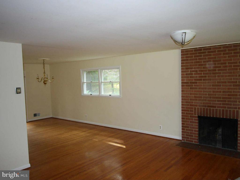 1103 ROBERTA COURT