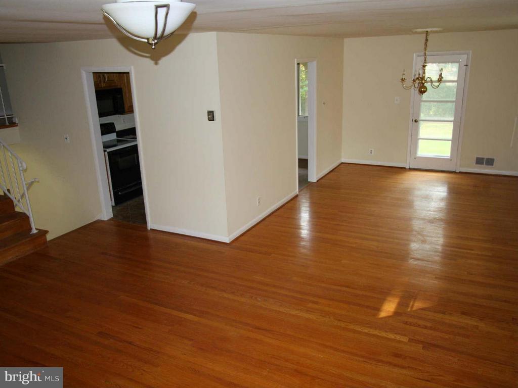 1103 ROBERTA COURT