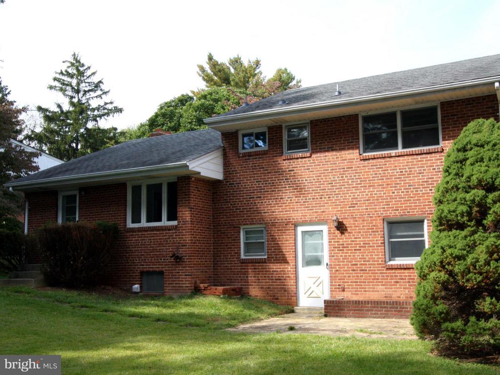 1103 ROBERTA COURT