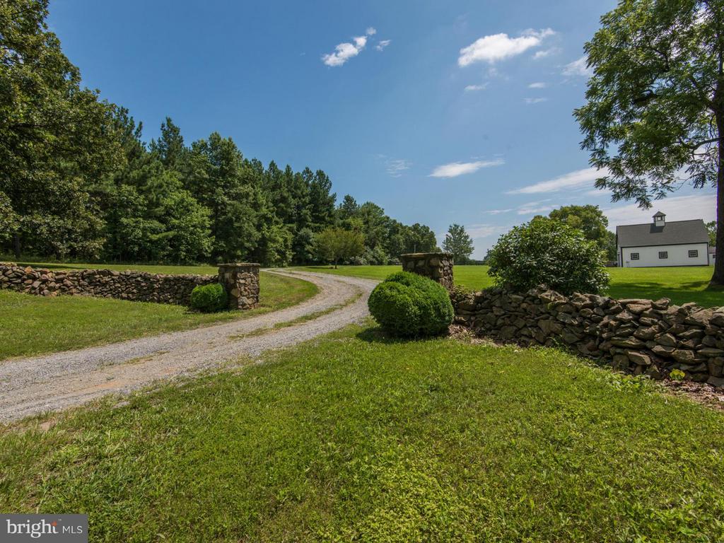 23766 CHAMPE FORD (BARN UNIT) RD