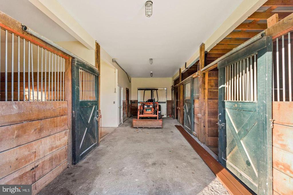23766 CHAMPE FORD (BARN UNIT) ROAD