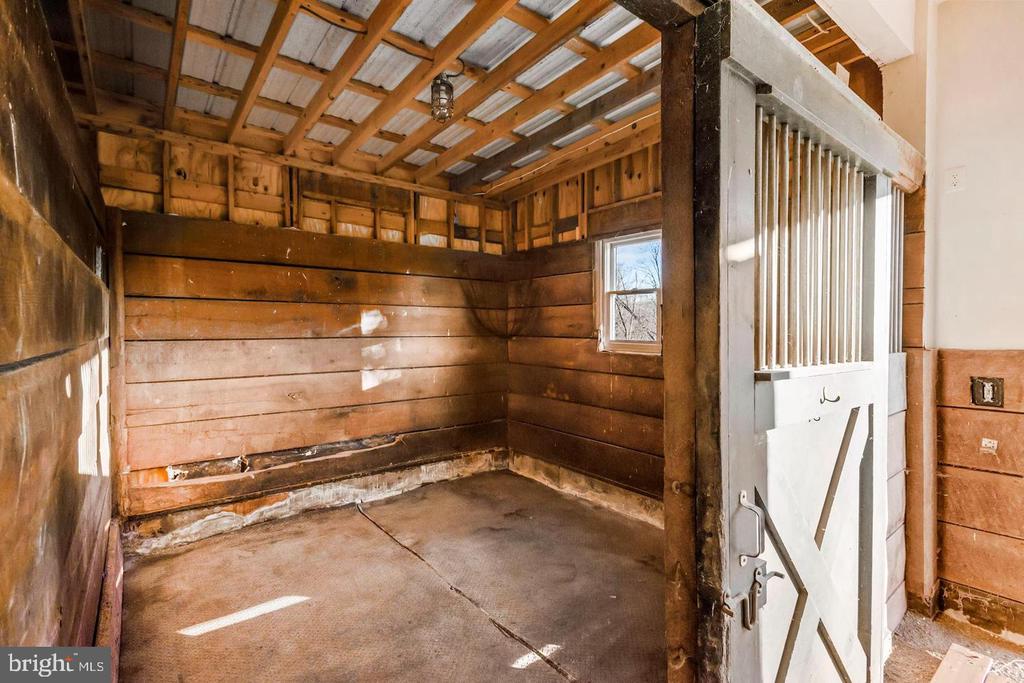 23766 CHAMPE FORD (BARN UNIT) ROAD
