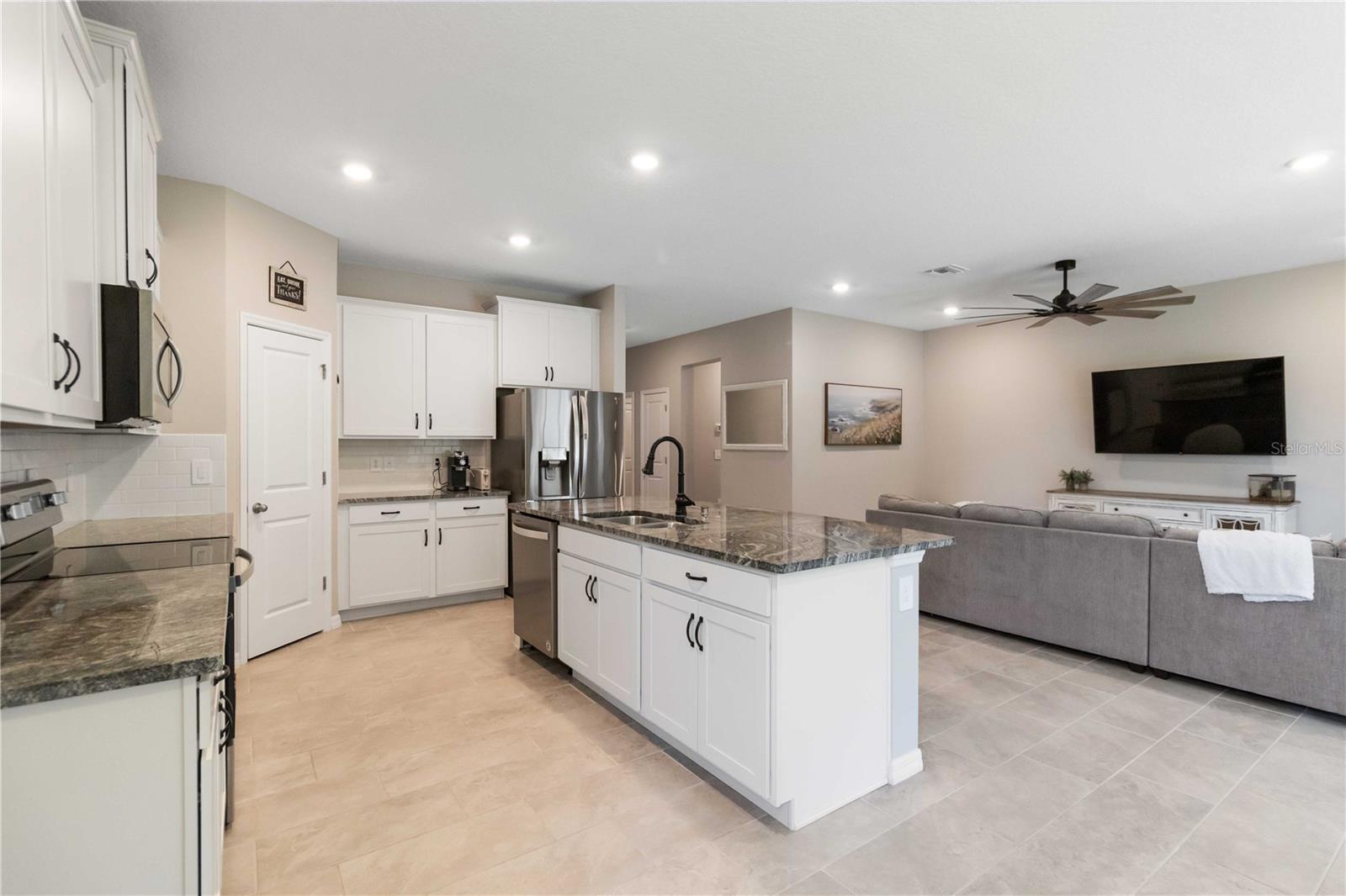 2164 MIDNIGHT PEARL DR