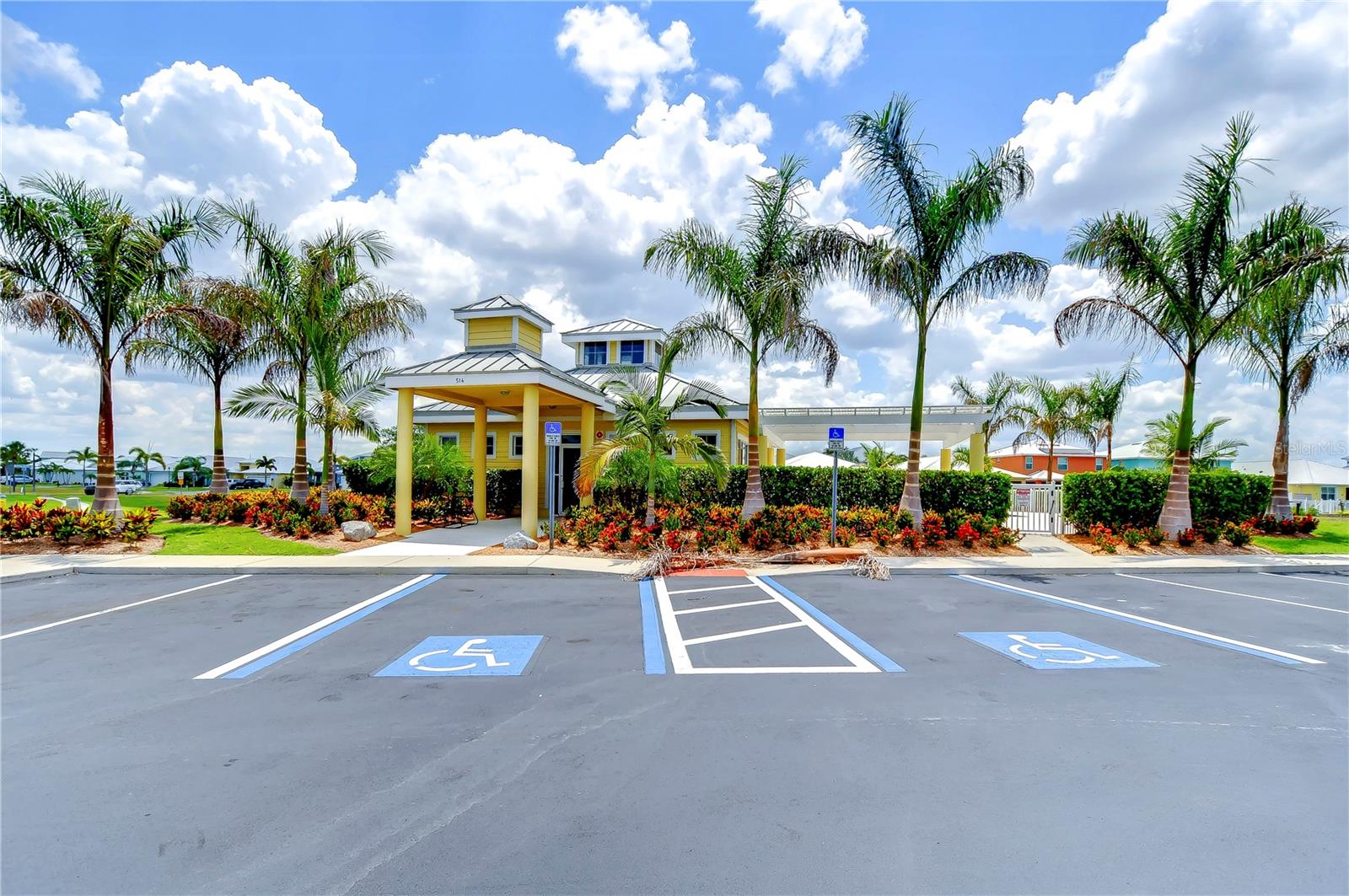 428 BAHAMA GRANDE BLVD