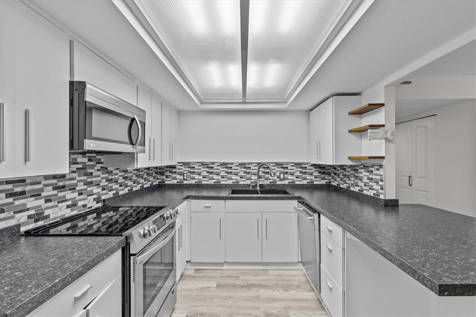 220 BELLEVIEW BLVD #701