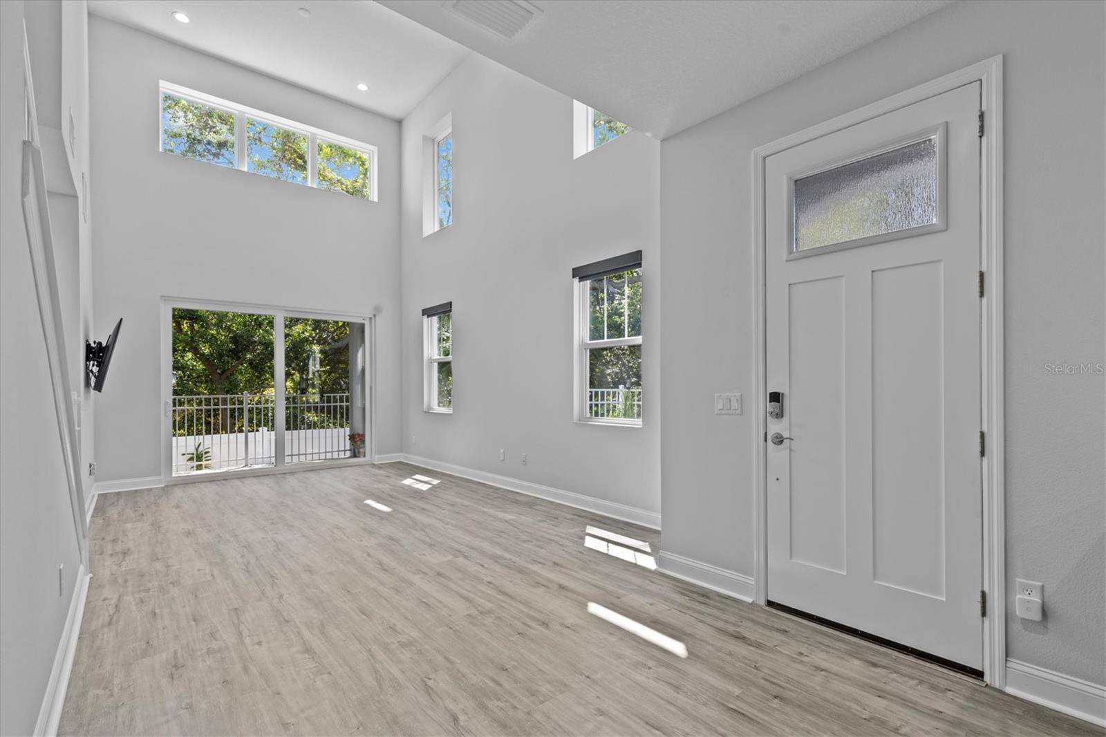 407 BIRDSONG LN