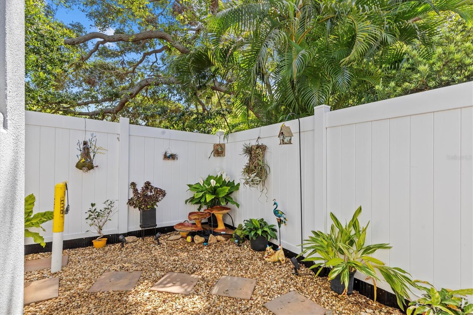 407 BIRDSONG LN