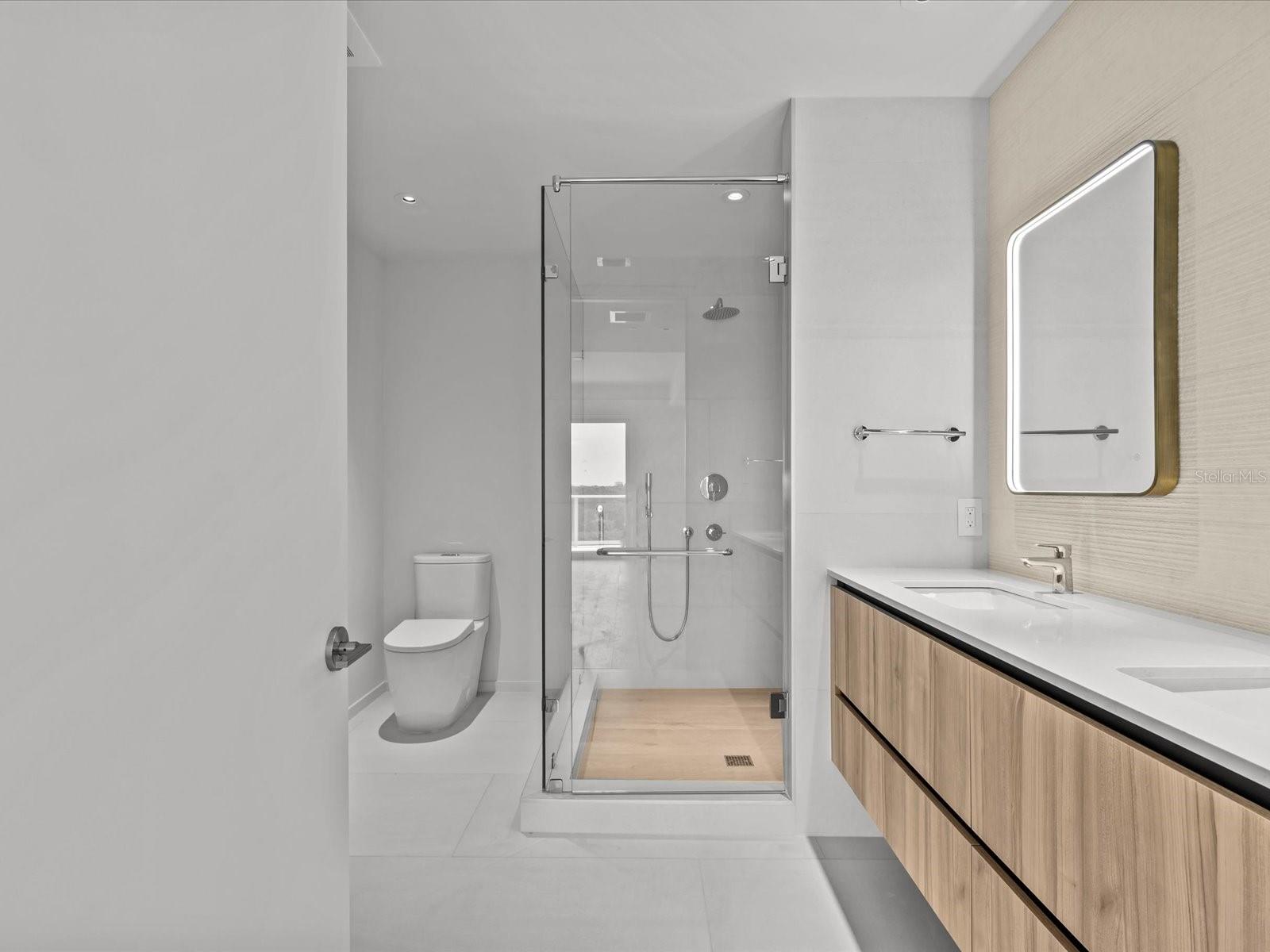 1020 SUNSET POINT RD #611