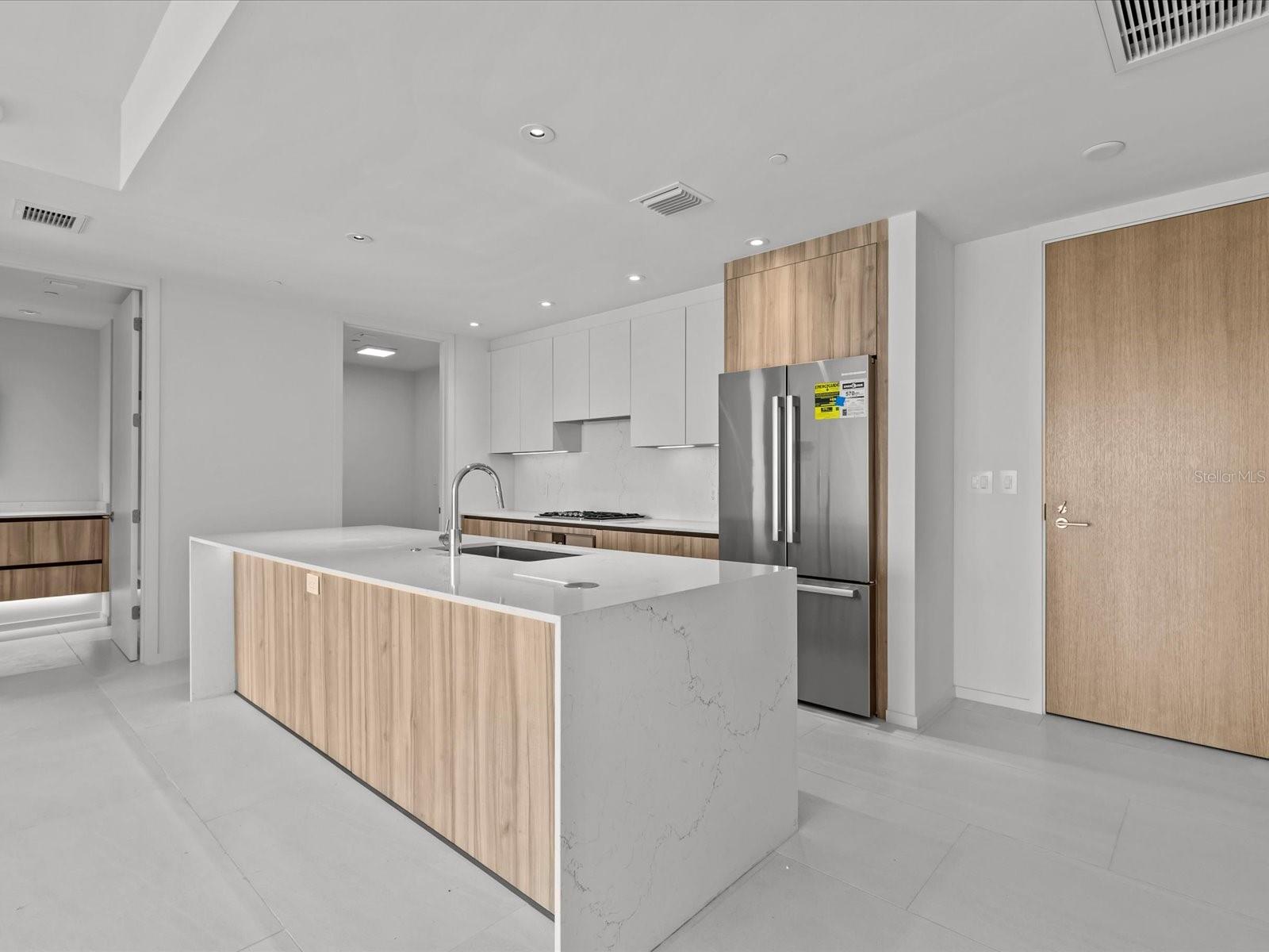 1020 SUNSET POINT RD #611