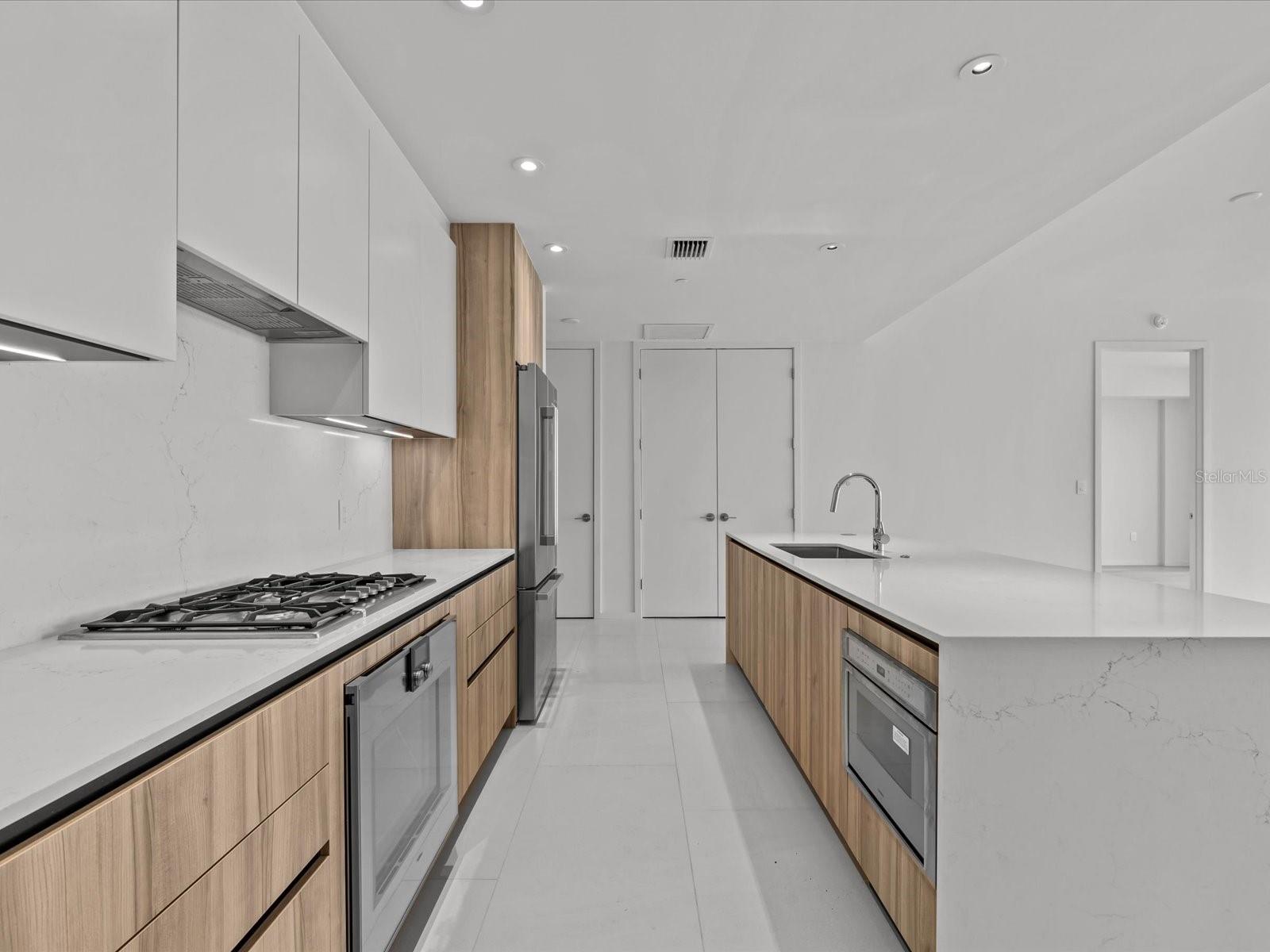 1020 SUNSET POINT RD #611