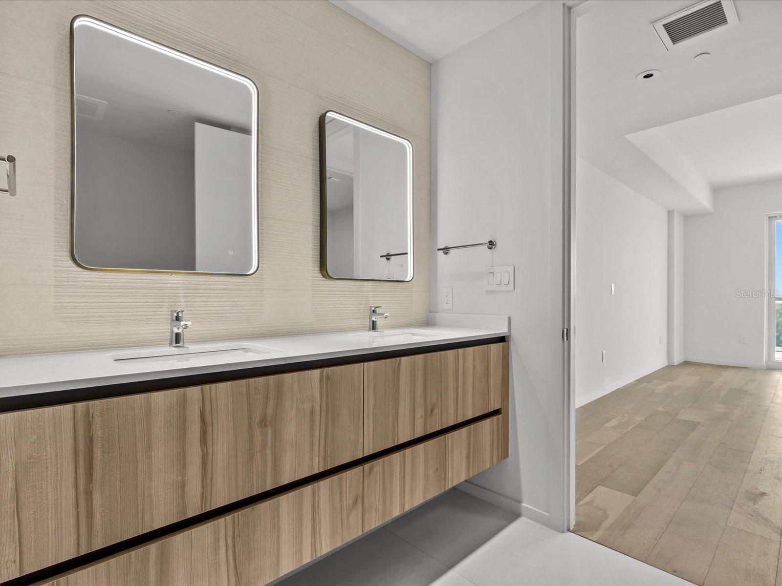 1020 SUNSET POINT RD #611