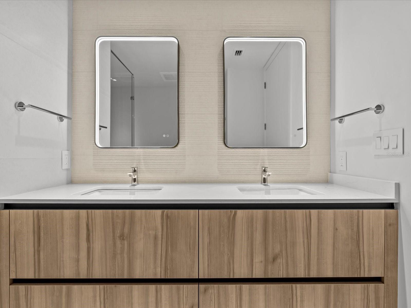 1020 SUNSET POINT RD #611